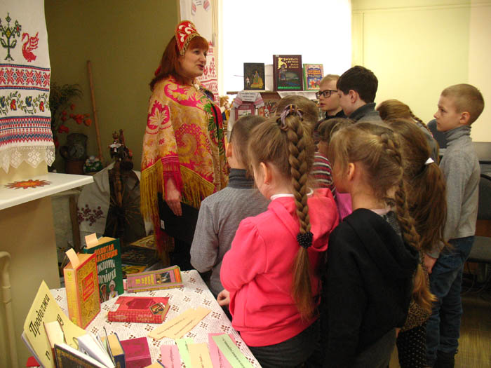Акция «Наши истоки. Читаем фольклор» в Брянской областной детской библиотеке