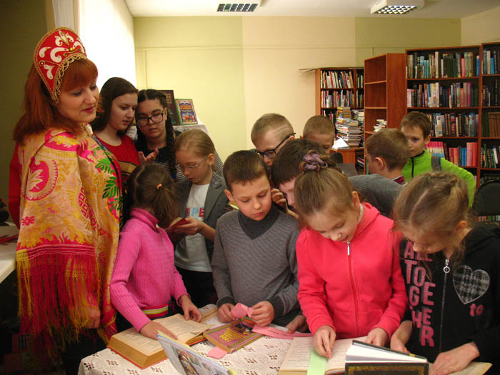 Акция «Наши истоки. Читаем фольклор» в Брянской областной детской библиотеке